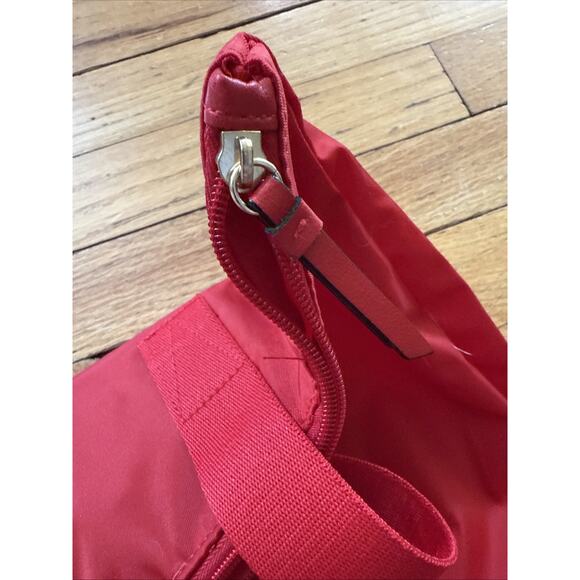 Victoria’s Secret Red Heart Love Valentine’s V-Day Packable Tote Bag Zipper NWT - Picture 5 of 7